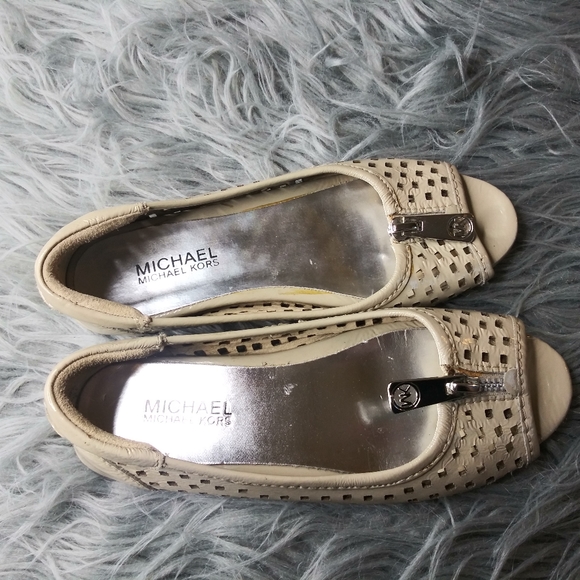 MICHAEL Michael Kors Open Toe Flats - Picture 2 of 7